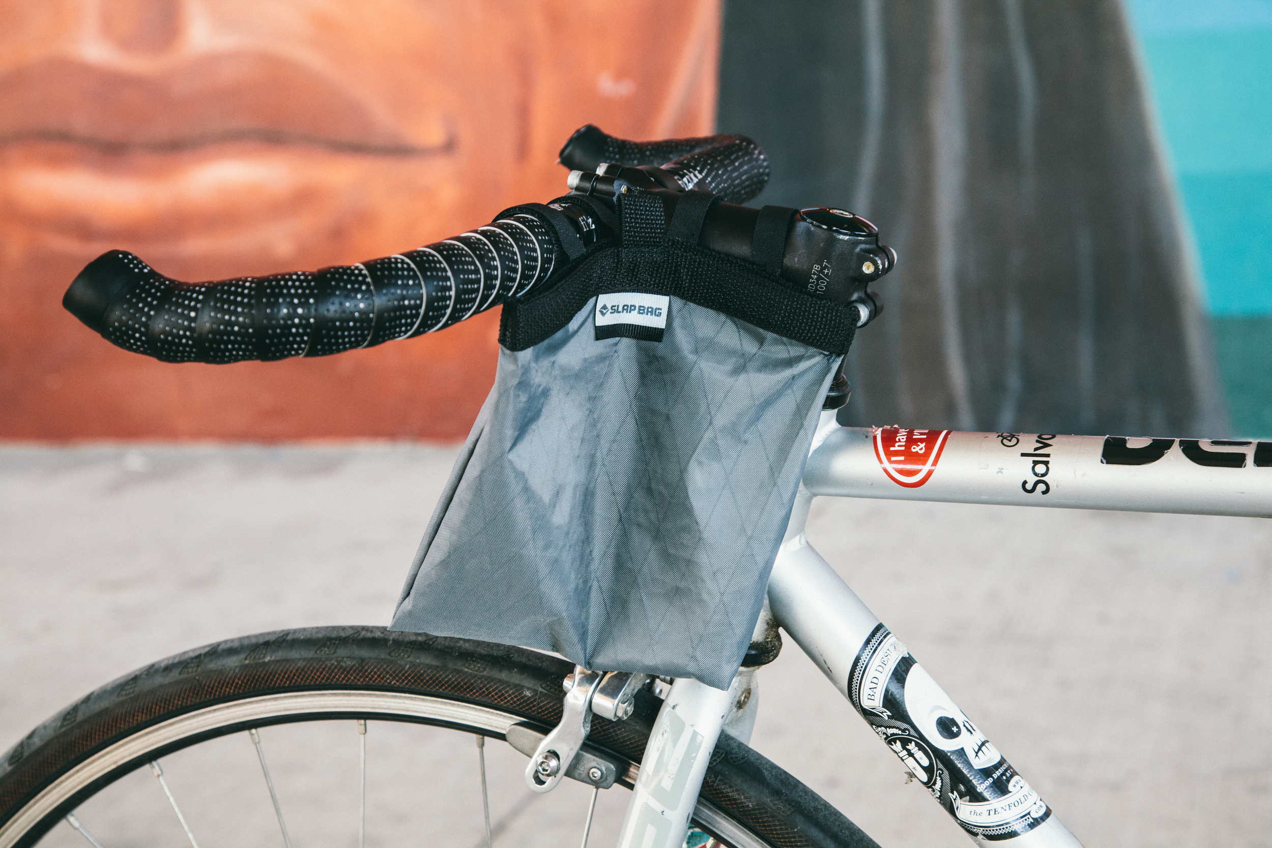 The Slap Bag A One Handed Open/Close Bike Handlebar Bag Bikepacker