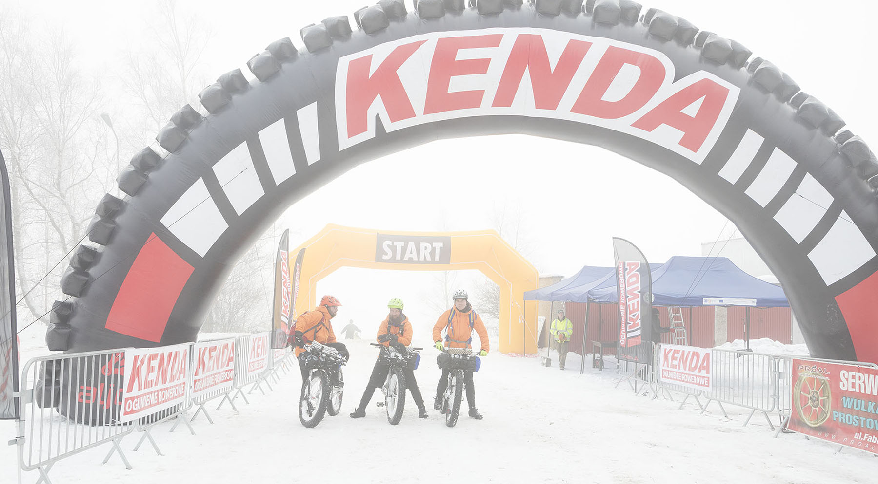 Last minute picture at the Start line, right before the organizers took it all down.
